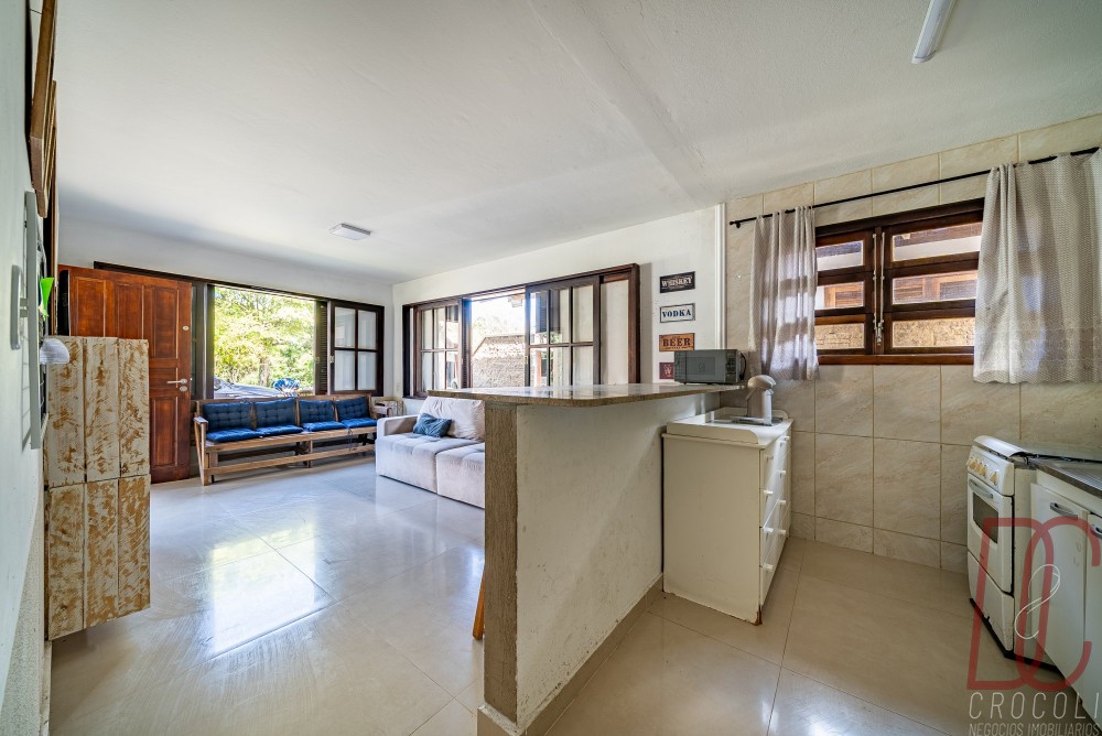 Casa em Bombas c/ 2 pavimentos a 100m mar