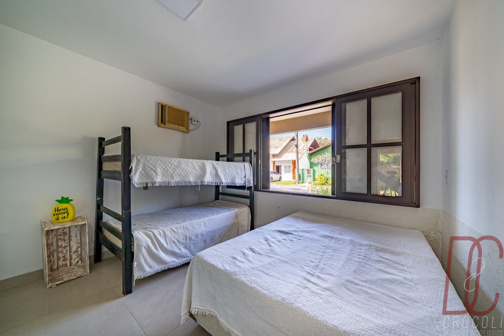 Casa em Bombas c/ 2 pavimentos a 100m mar