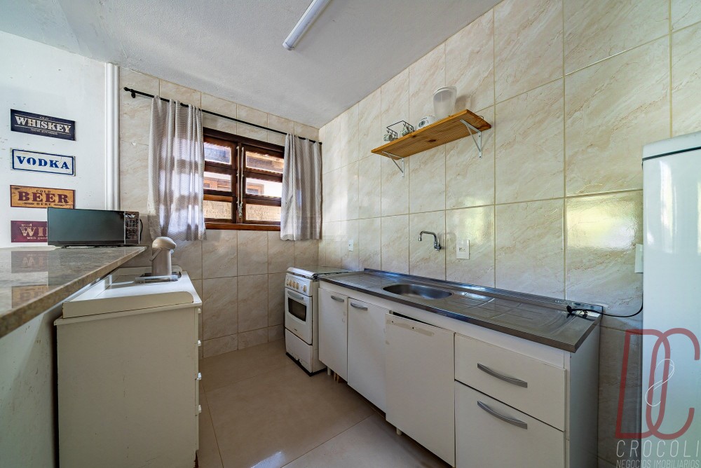 Casa em Bombas c/ 2 pavimentos a 100m mar