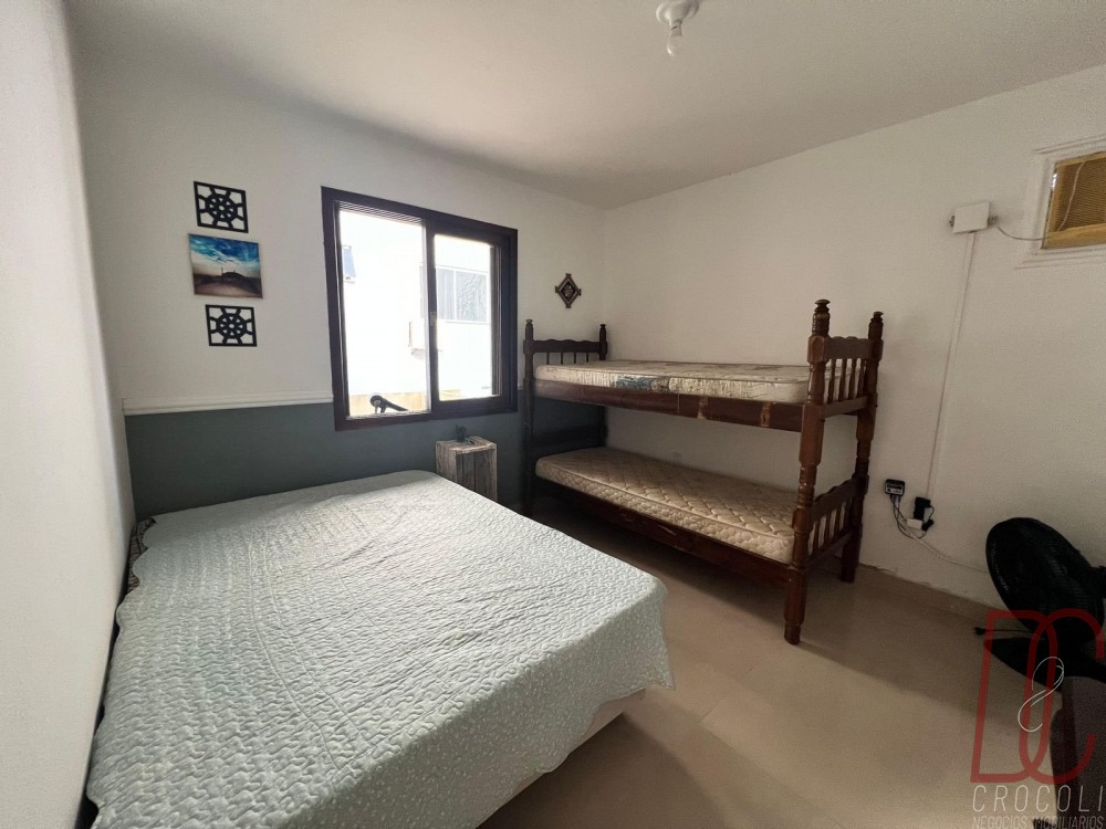 Casa em Bombas c/ 2 pavimentos a 100m mar